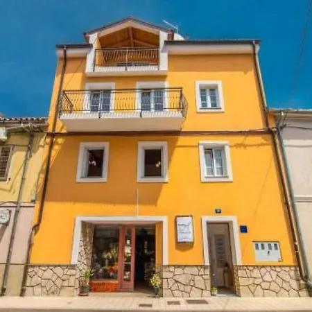 Lejlighed In 41379 *